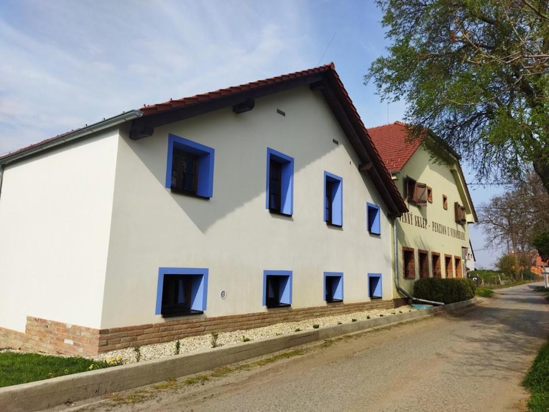 Vinny Sklep A Penzion U Vinohradu Velke Bilovice Exterior photo